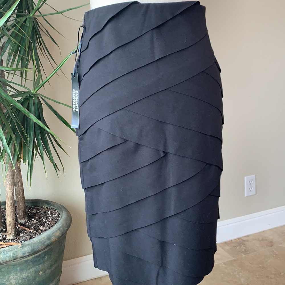 NWT WHBM lined tier slimming skirt w/ side zipper  sz 4